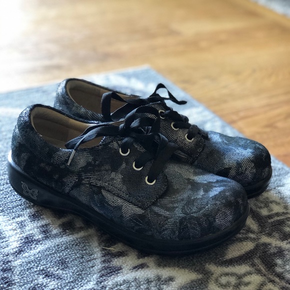 Algeria Shoes - Picture 2 of 5